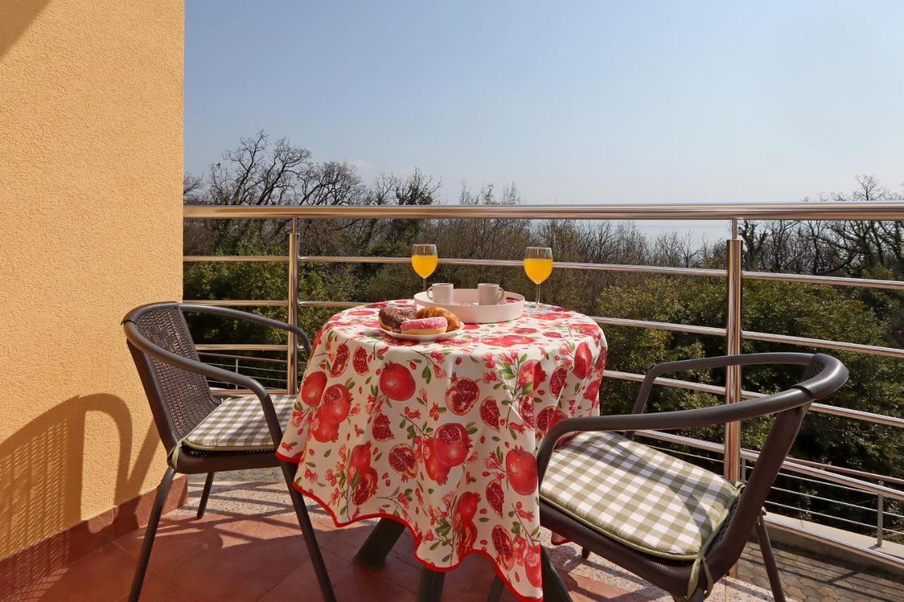 Starry Night - Smart Tv, Extra Big Bed, Big Bathtub, Private Parking, Sea View, Wifi, 2Bedrooms Volosko Dış mekan fotoğraf